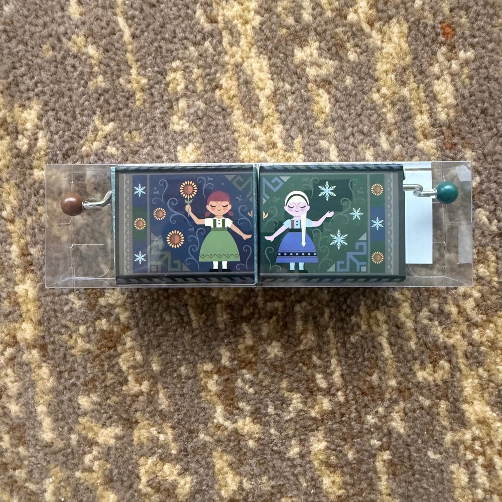 NEW DisneySea Frozen Anna & Elsa music box set Disney Tokyo